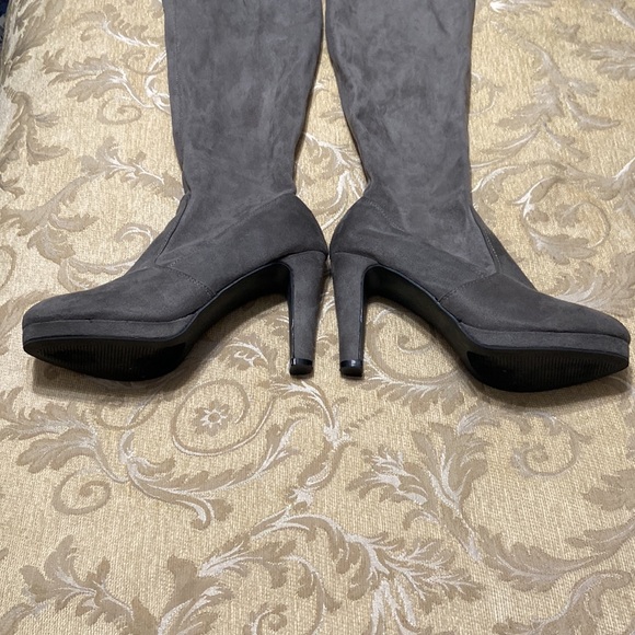 New Direction Faux Suede Pull On OTK Boots 8 1/2 - Picture 4 of 10